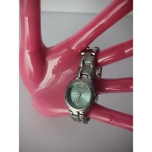 Vintage Timex Wristwatch Watch Silver Tone Blue Dial Silver Tone Band Jewelry